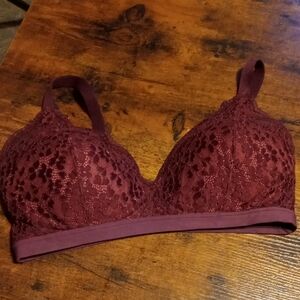 Like New Warner's 34D Maroon Padded Wirefree sexy Lace Bra